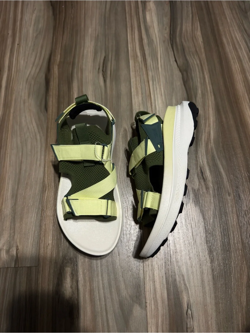 Teva Aventrail Hiking Sandals Pesto Green Mens Size 9 New